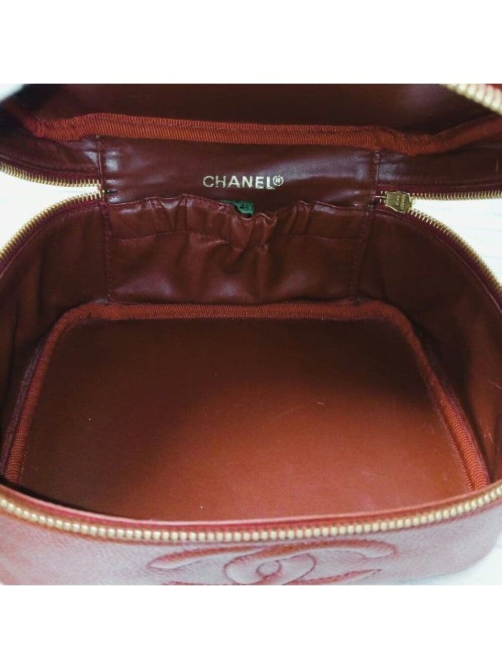 Chanel Vanity Pouch Caviar Leather Red CC Logo - Picture 5 of 10